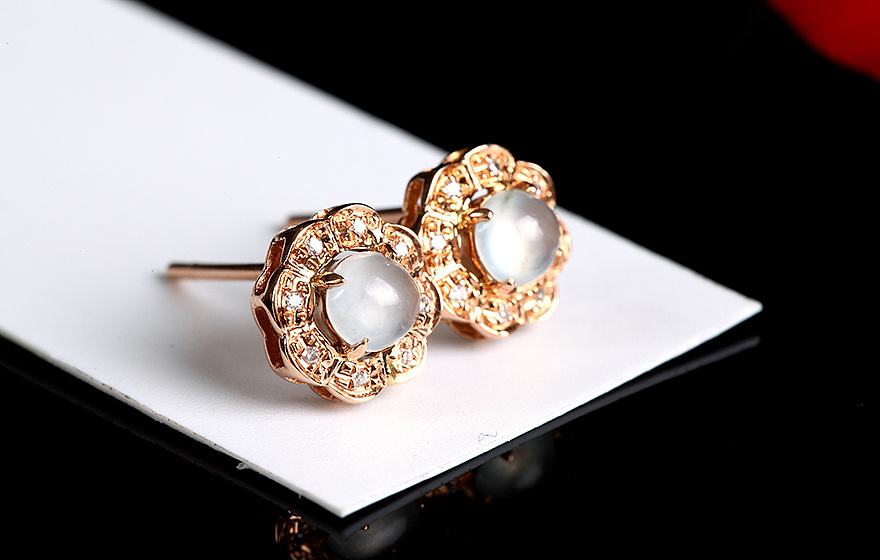 什么是白冰翡翠？白冰翡翠价格受什么影响？   第1张