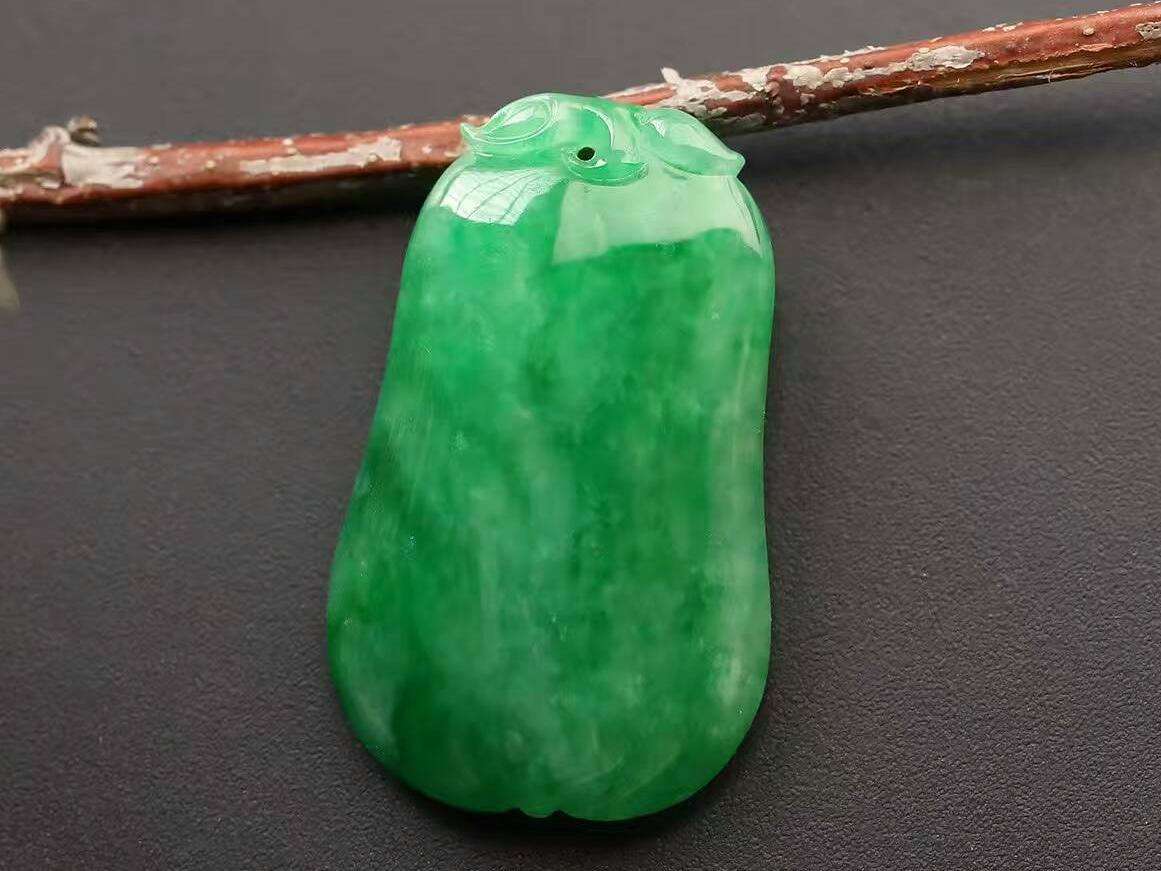 要想了解一般a级翡翠价格，首先得明白什么是翡翠A类！   第2张