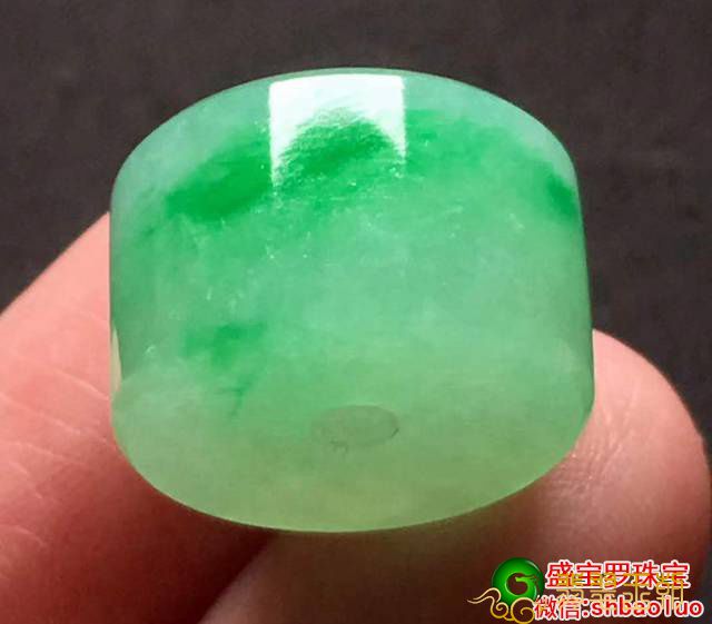 翡翠和新疆和田玉哪一个以养，翡翠和新疆和田玉该怎么选   第2张