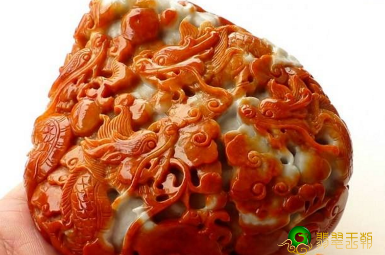 鲜红色翡翠的使用价值多少钱？有关红翡的基础知识和使用价值   第2张