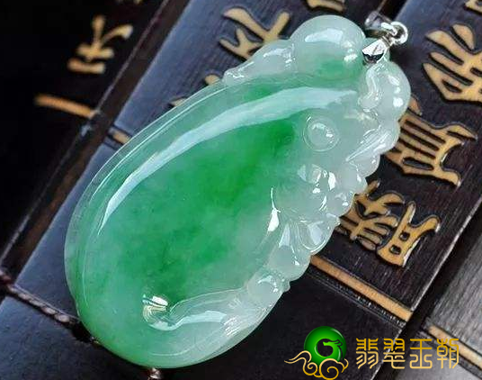 买翡翠非常容易犯这六大错误观念 这一错误观念许多人犯过   第2张