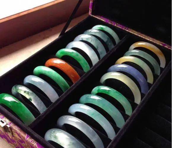 
                当我老了，还有翡翠……当我老了，还有翡翠……
   第2张