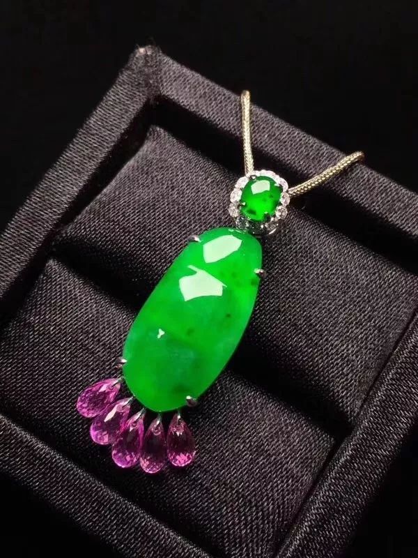 
                不是所有翡翠都适合镶嵌，第三种镶了你肯定后悔！
   第2张