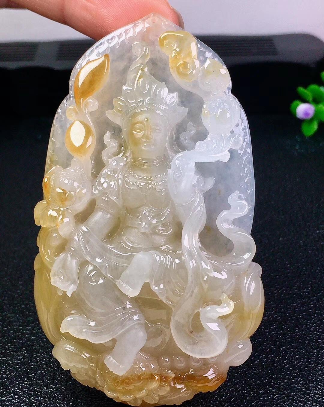 
                戴翡翠的人注意了：冬天戴翡翠好处多多！
   第1张