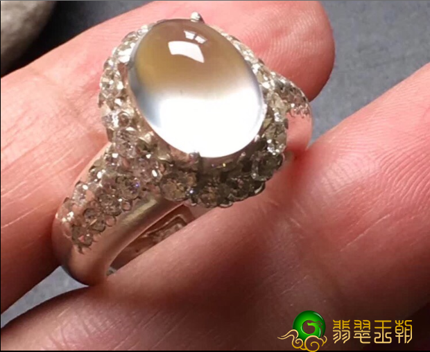 解析——为何极品白玻璃种翡翠具有价值连城的魅力?   第3张