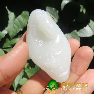 佩戴和田羊脂玉有什么好处和作用,戴羊脂玉的手链吊坠好处有哪些？   第1张