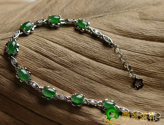 翡翠手链怎么维护保养 掌握五个关键点和2个错误观念 