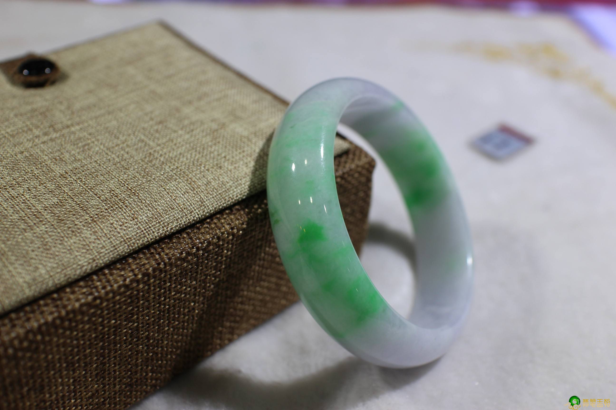 不同类型翡翠手镯的保养方法？看了绝对不会让你失望!   第2张