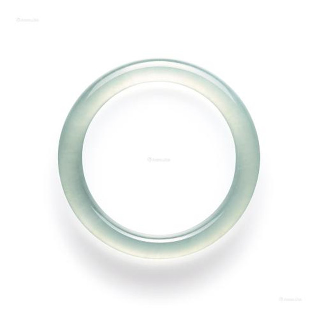 什么颜色的翡翠手镯最值钱?它们都让人爱不释手! 第1张