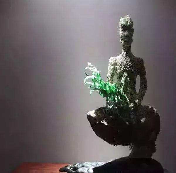 
                一块100公斤的翡翠原石雕成马蜂窝，不要大惊小怪，请看到最后！
   第10张