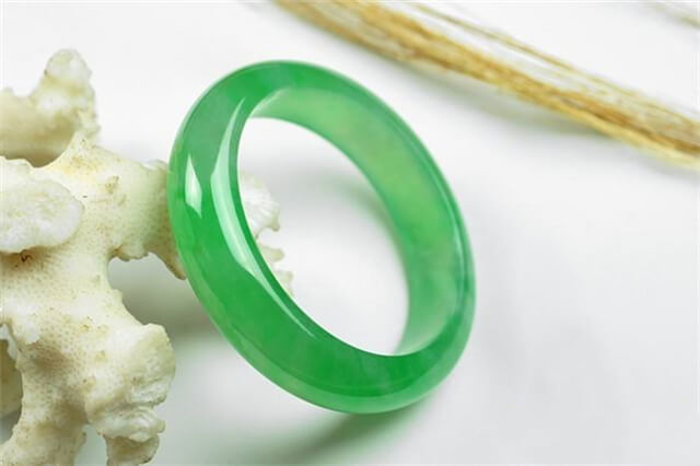 市场上那么多满绿翡翠手镯,为什么价格差距那么大? 第3张