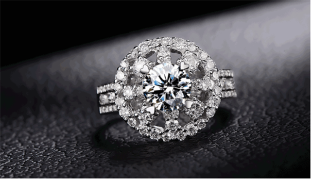 钻石和翡翠哪个更贵气？扒一扒它们的不同之处！(图文)   第2张