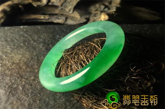 翡翠除开能做为装饰品提升气质以外，有没有什么功效吗？   第4张