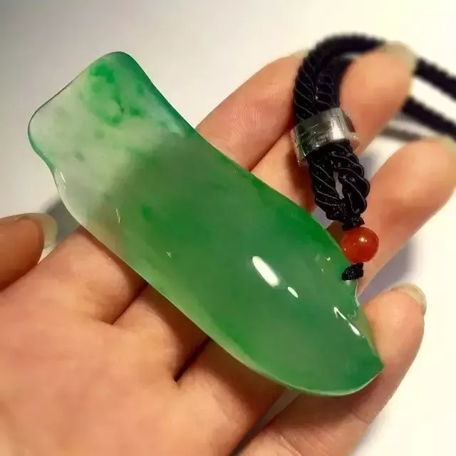 
                顶级翡翠甄选标准“翠之六品”
   第1张