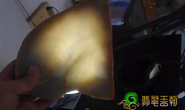 翡翠赌石明明已经涨了，这个步骤却让我的手镯出了裂。   第2张