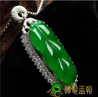 翡翠观音的寓意挂坠选择方法 翡翠观音戴法和讲究有什么？ 