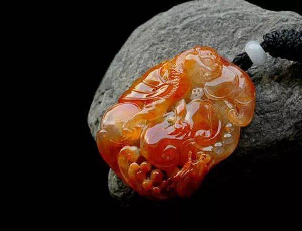 
                看一看翡翠玉雕作品的制作过程
   第1张