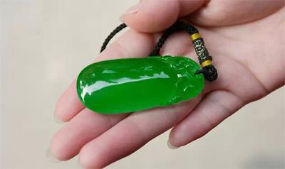 
                盘点那些仙境般的极品翡翠！
   第5张