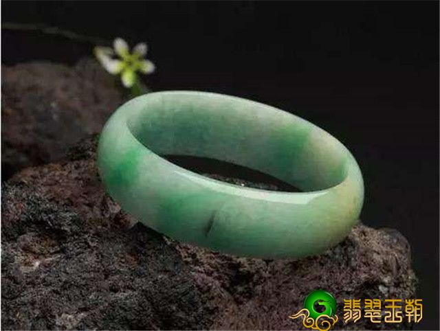 翡翠镯子来自哪些？其是喻意和和美美、健康平安！   第3张