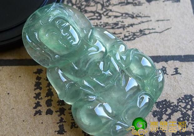 翡翠冰种晴水翡翠照片赏析，晴水翡翠个人收藏和购买注意什么？   第1张