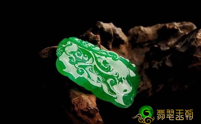 为何新疆和田玉的价格对比翡翠的低？   第2张