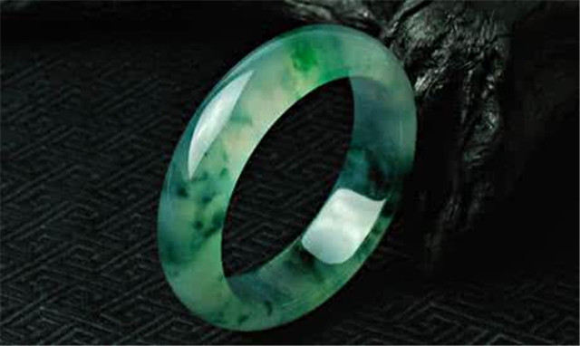 翡翠的色根会扩散吗？我们一起来分析原因！(图文)   第1张