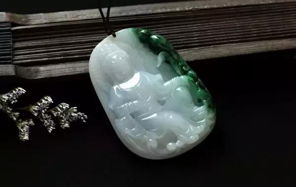 
                巧色俏色分色！都是翡翠玉雕，到底有何不同？
   第6张