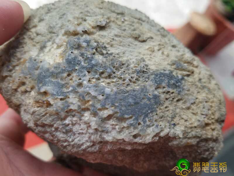 翡翠翡翠原石的皮成长为那样，十有八九是好毛料！   第2张