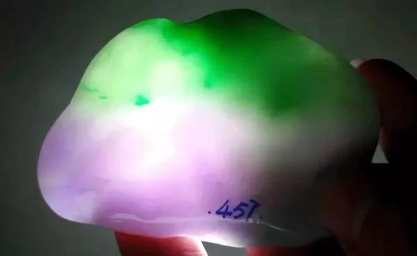 
                色赏翡翠，紫春绿翠的交融
   第3张