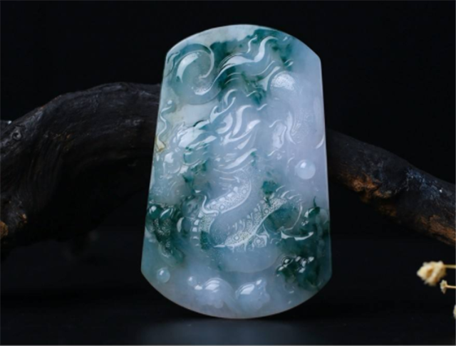 翡翠龙牌女士可以戴吗?看完恍然大悟！(图文)   第1张