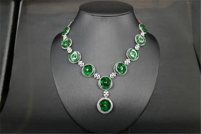 花青种翡翠价格高吗？我们要认真观察这五个方面！   第2张