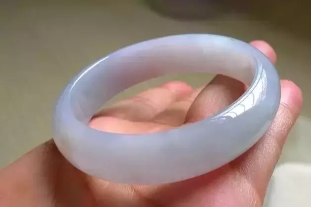 
                翡翠手镯断了怎么办？
   第3张