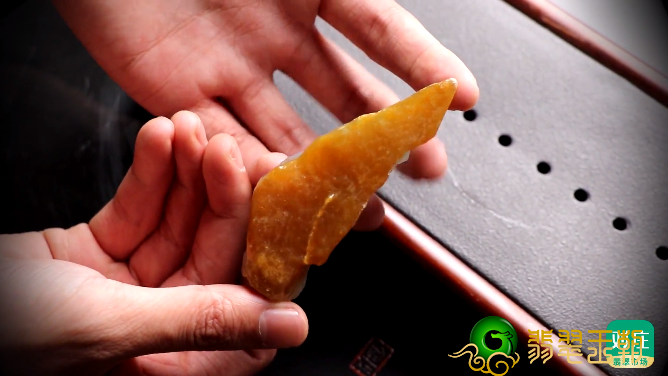 千手观音菩萨翡翠手雕你把握吗？   第2张