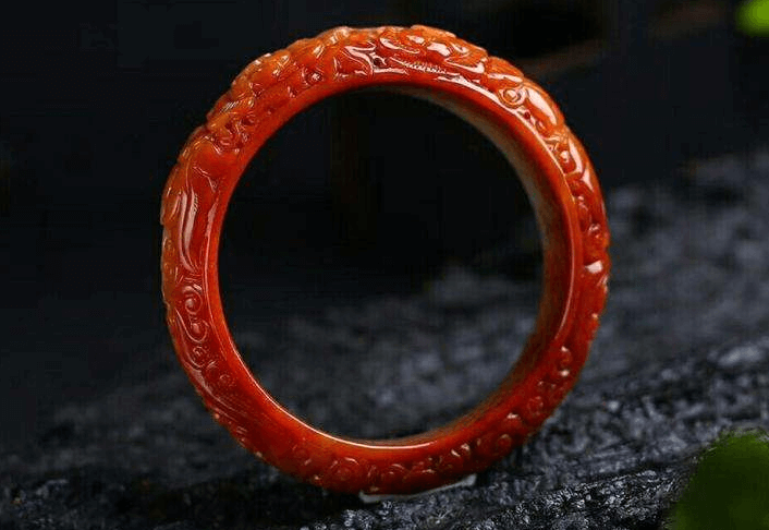 红色翡翠居然有那么多种?哪种红翡手镯更值钱?