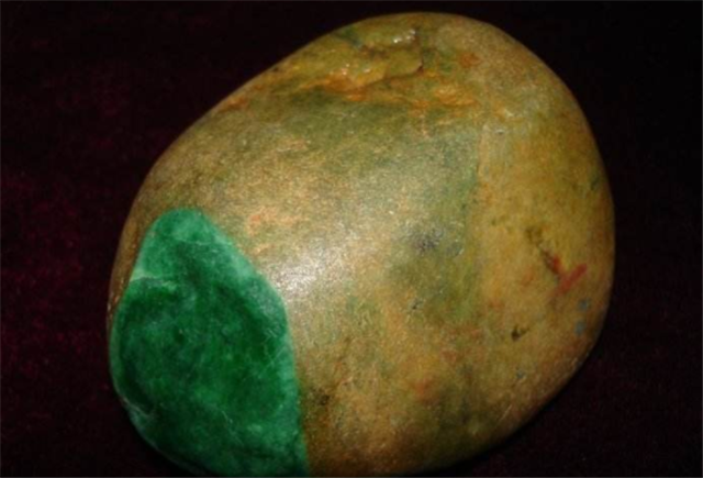 翡翠原石的种类及特点介绍，它们的区别在哪里？(图文)   第2张