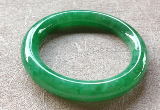 翡翠手镯有哪些款式?满绿糯种翡翠手镯价格多少? 第1张
