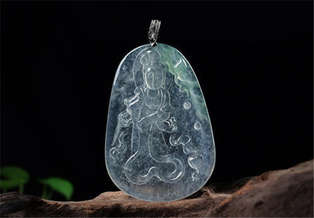 翡翠颜色深点好还是浅点好?我们要如何选购它?(图文) 第2张