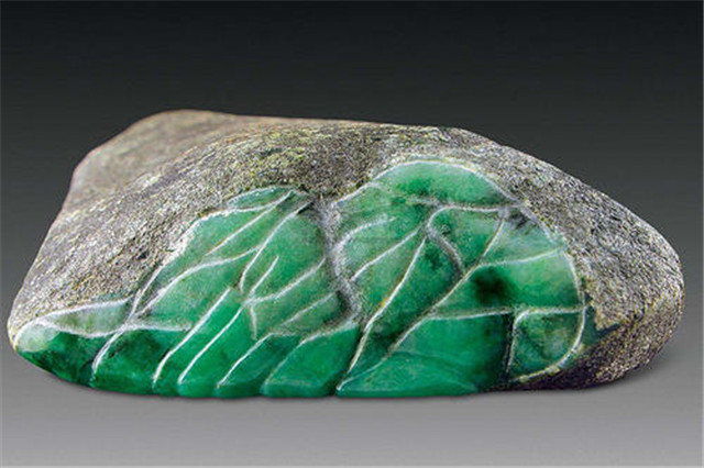 如何判断翡翠原石价值？需多角度来分析！   第1张