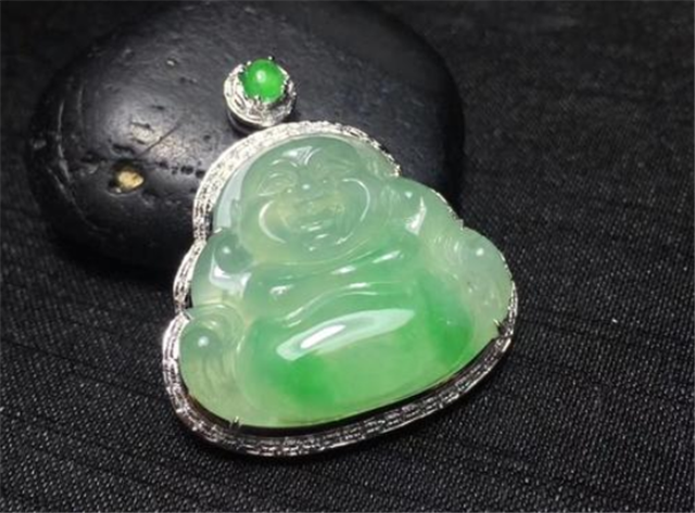 翡翠佛公是不是肚子越大越好?如何挑选才是关键！(图文)   第3张