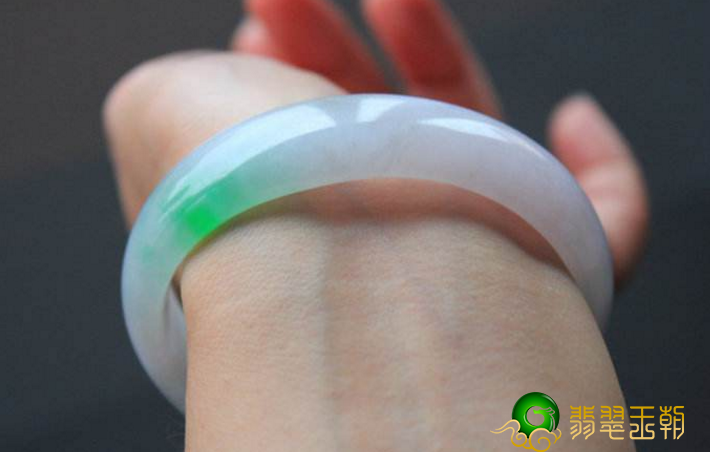 翡翠上面有刮痕得话是否能够意味着是假翡翠呢？翡翠最担心的物品是......   第3张