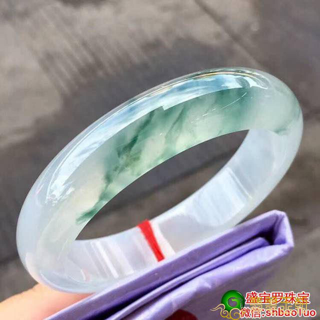 为什么翡翠镯子的价钱差别那么大，翡翠价钱并不简易   第1张