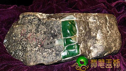 紫罗兰花翡翠的作用和功效都主要表现在哪儿?配戴翡翠对身体的益处 第6张