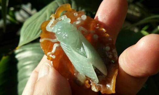 
                巧色俏色分色！都是翡翠玉雕，到底有何不同？
   第8张