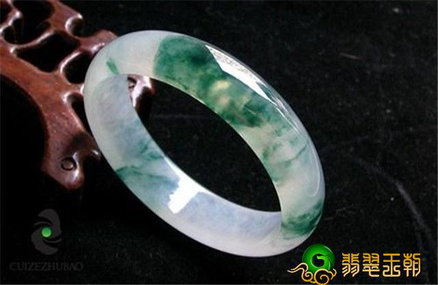 什么是白背景青翡翠？原文中让你答疑解惑！   第3张