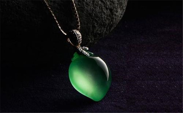 什么是龙石种翡翠？讲一讲它的特征！   第2张