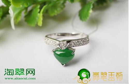 翡翠翡翠戒面的选择小技巧 翡翠翡翠戒面嵌入样式的购买关键点   第2张