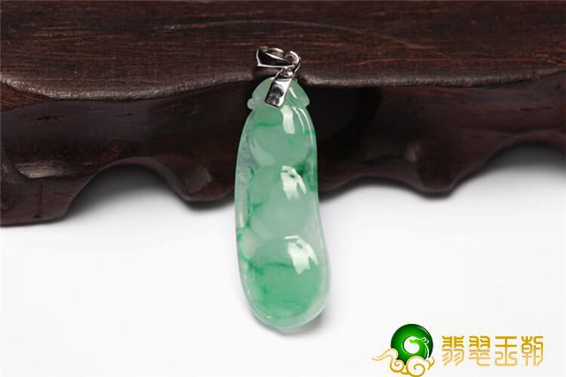 市场上的翡翠四季豆挂件值得买吗?它的寓意是什么? 第3张