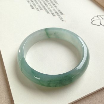 翡翠手镯鉴别小方法之翡翠手镯怎么清洁和保养？   第3张