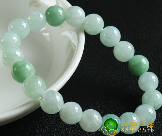 翡翠手串戴哪支手适合 有哪些避讳吗   第2张