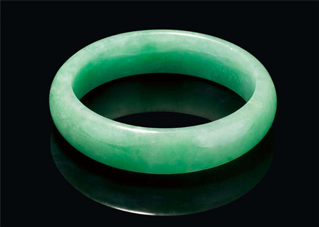 豆种翡翠手镯是低档翡翠产品不值得购买?这是你的误解! 第1张